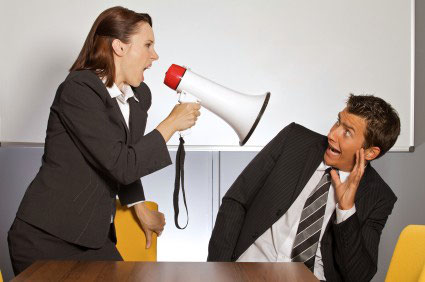 3-razones-por-las-que-ser-agresivo-en-las-ventas-es-una-táctica-anticuada-y-dañina